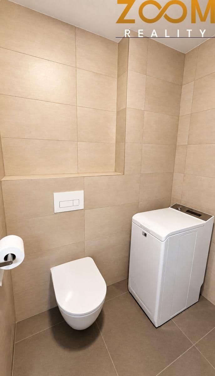 Pronájem světlého bytu 1+kk s prostornou lodžií, PrahaLetňany 7