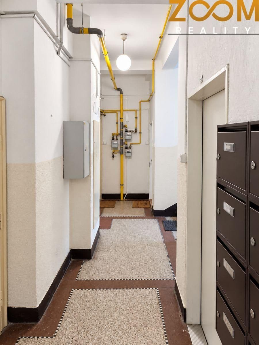 Pronájem 2+kk, 42 m², s možností využívání zahrady Praha 4, Braník 12