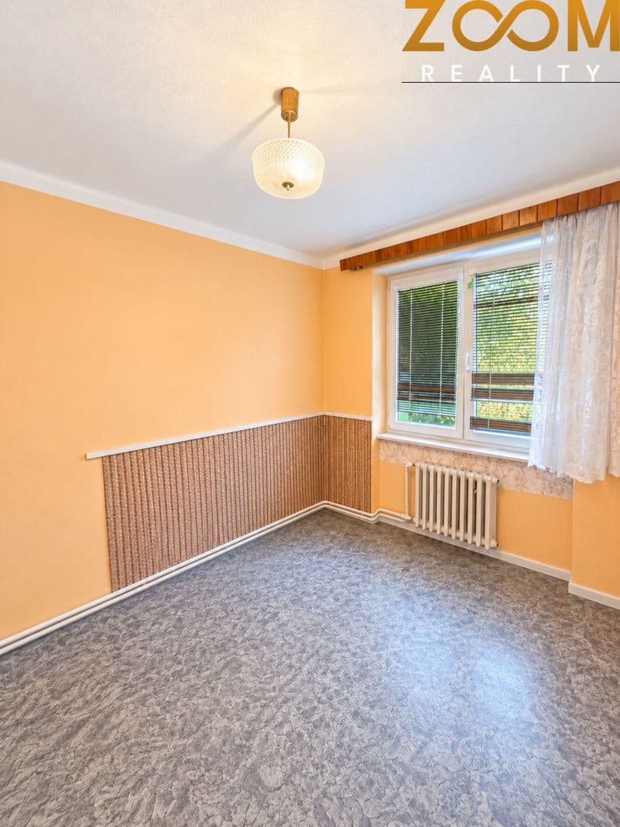 Pronájem bytu 3+1 se zasklenou lodžií u Panské zahrady, Praha 5 Stodůlky, ulice Mládí 3