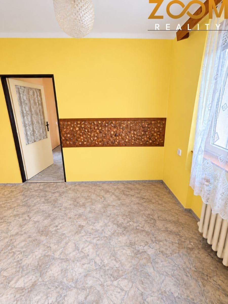 Pronájem bytu 3+1 se zasklenou lodžií u Panské zahrady, Praha 5 Stodůlky, ulice Mládí 4