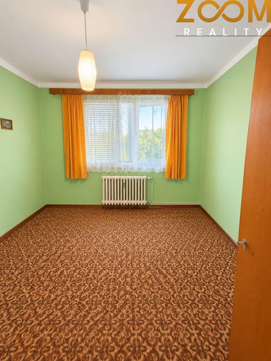 Pronájem bytu 3+1 se zasklenou lodžií u Panské zahrady, Praha 5 Stodůlky, ulice Mládí 5