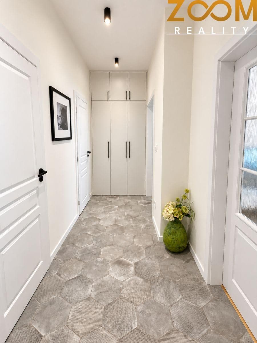 Prodej bytu 2+kk, 70,3 m² po kompletní rekonstrukci, se sklepem Praha 7, Šternberkova 8