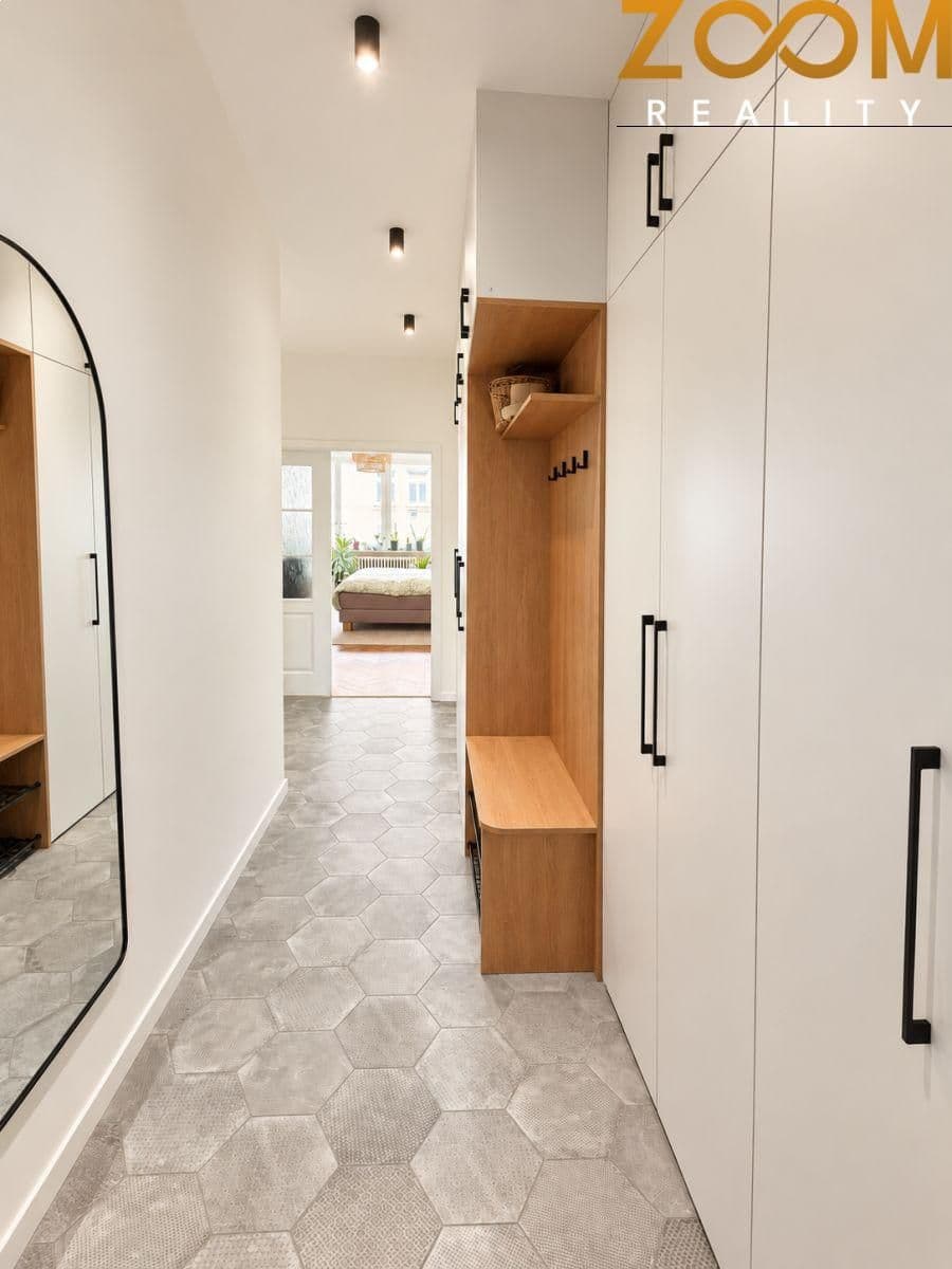 Prodej bytu 2+kk, 70,3 m² po kompletní rekonstrukci, se sklepem Praha 7, Šternberkova 9