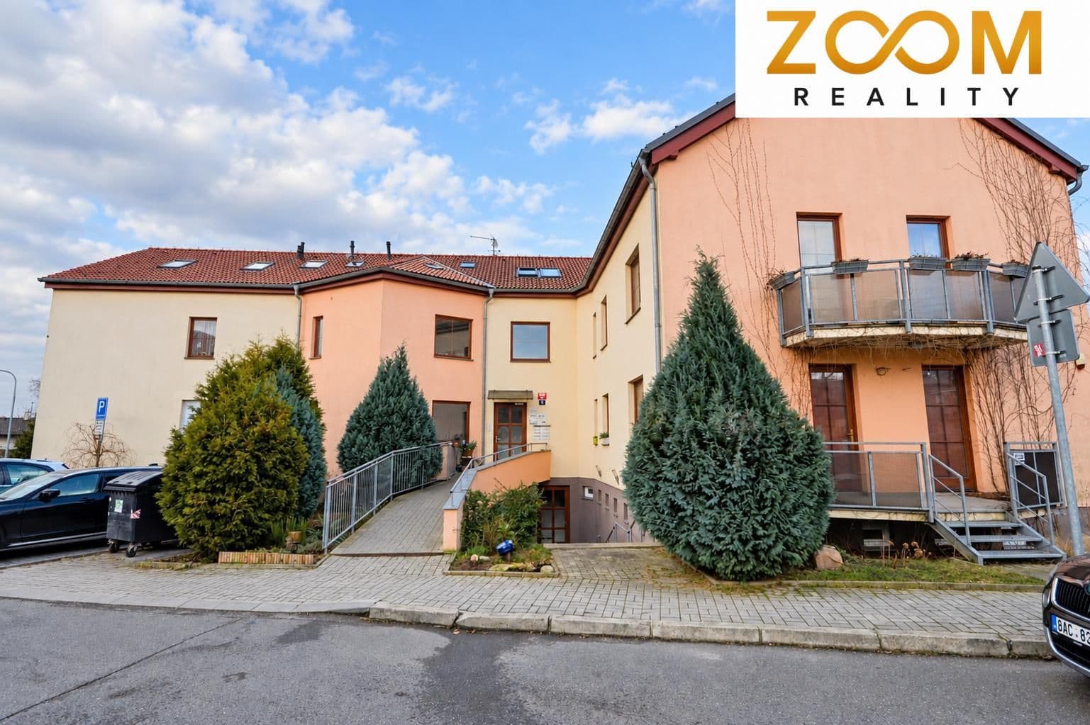 Pronájem světlého bytu 1+kk s balkonem, Praha 13, Stodůlky